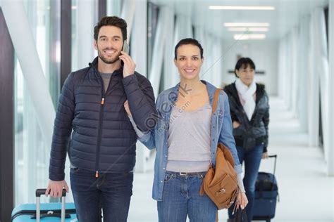 Married Couple Arriving At Airport Photo Picture And Hd Photos Free Download On Lovepik