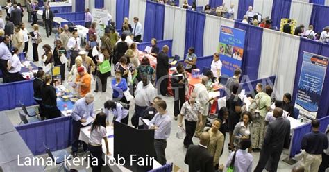 Video ini jika bermanfaat buat kalian dan juga subscribe channel ujay ranner , karena masih banyak informasi seputar lowongan kerja yang mau gue share ke kalian. 13 Tips Melamar Kerja Job Fair: Syarat dan Contoh ...