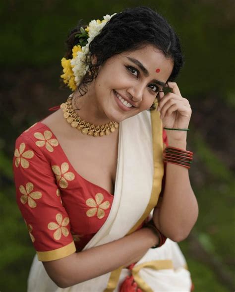 Looking Very Glamorous And Cute Photos Anupama Parameswaran Set Saree Hot Photos Gallery