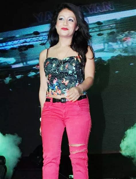 Neha Kakkars Throwback Video From Indian Idol Goes Viral Gets Thrashed By Anu Malik Sonu Nigam
