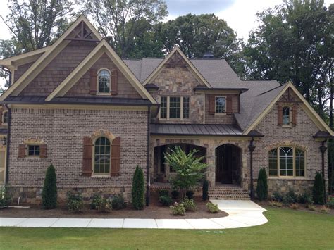 10 Brick Houses With Stone Accents