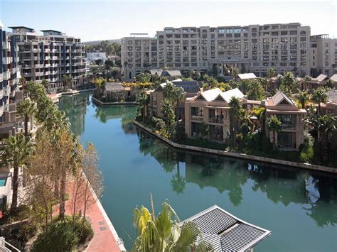 Your guide will introduce you to the landmarks. Apartment V&A Marina Waterfront, Cape Town, South Africa ...