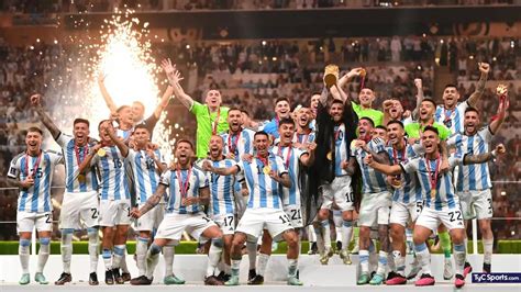El Momento Que Quería Ver Toda La Argentina Lionel Messi Levantó La