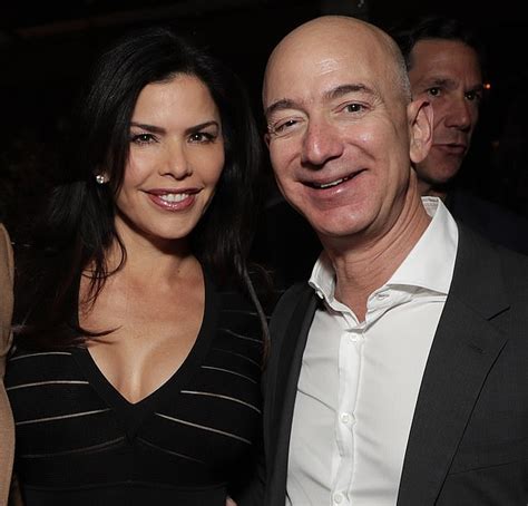 Scott, who owns a 4 percent stake in the ecommerce giant, has added. Twitter mocks Jeff Bezos for text messages to Lauren Sanchez | Daily Mail Online
