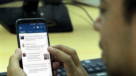 Bank menawarkan beragam posisi didalamnya yang bisa anda pilih mulai dari front liner, marketing, front office, teller, customer service hingga manager. MENGENAL Buzzer: Pengertian Buzzer, Ciri-ciri, Kriteria hingga Cara Kerja Buzzer di Media Sosial ...