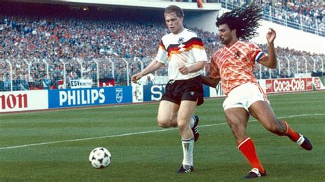Het nederlands elftal komt twee dagen later voor het eerst in actie en treft dan oekraïne. Vandaag in 1988: Oranje verslaat rivaal Duitsland in halve ...
