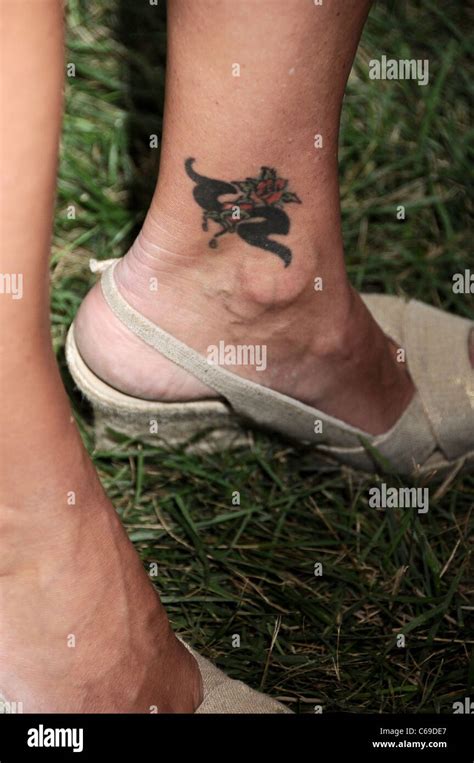 Kelly Ripa Tattoo Hi Res Stock Photography And Images Alamy