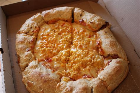 Rotiofood Mac And Cheese Pizza With Hot Dog Stuffed Crust