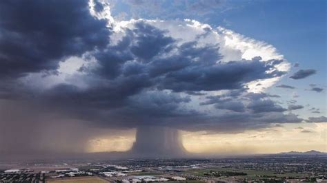 Pilot Captures Rare Photo Of A Microburst Raining Over Phoenix