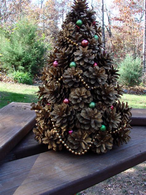 37 amazing pine cone christmas tree decorations ideas decoration love