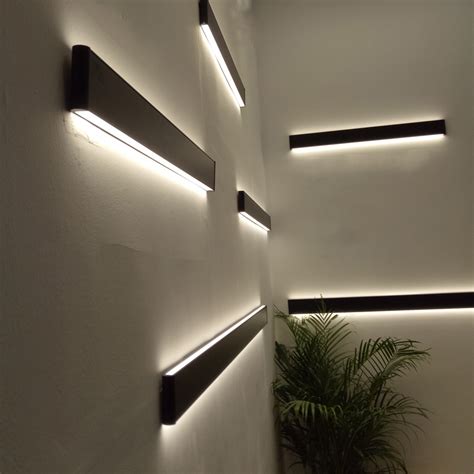 Bi Directional Wall Mounted Up And Down Emitting Led Linear Light