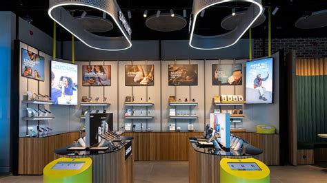 Ee Opens Retail Experience Store Designed To Help Customers Navigate
