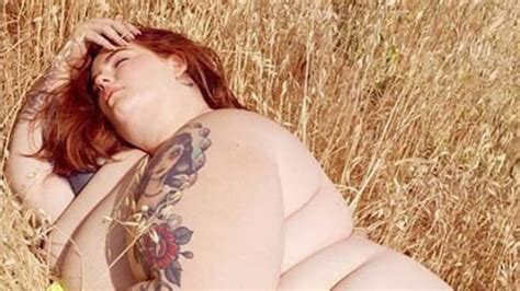 Tess Holliday Posts Nude Photo And Addresses Her Mental Health Honey
