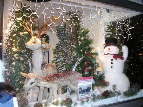Use marquee light christmas topper this can be highlighted chrsitmas words that are highlighted from the outside and brighten up the overall decorations. 22 BEAUTIFUL OUTDOOR DECORATION IDEAS....... - Godfather Style
