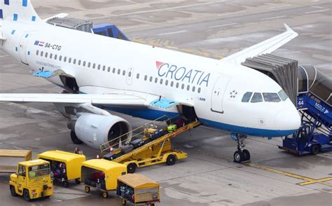 Croatian airlines is operated like a budget airline (easyjet, wizzair) but they charge customers the same as a british airways flight. Prodaje li Croatia Airlines nacionalno blago? | Tango Six