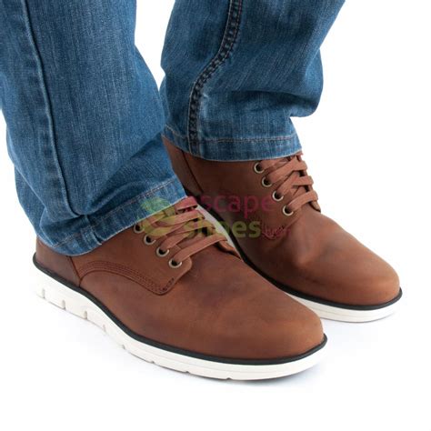 Timberland® a cette volonté de chercher constamment à innover pour réduire l'impact environnemental de ses produits. Botas TIMBERLAND Bradstreet Chukka Leather Red Marron A13EE