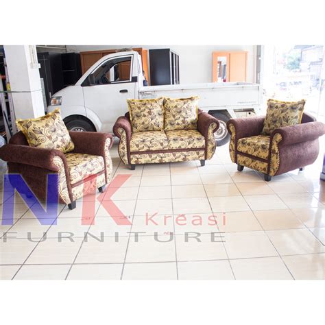 Jenis sofa minimalis sangat cocok sekali untuk anda yang menginginkan kepraktisan ketika mendekorasi. Jual Sofa kursi Tamu Minimalis 211 sofa set klasik dan MEJA TAMU di lapak NK Kreasi Furniture ...