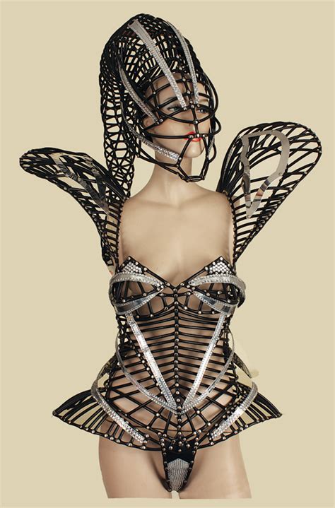 Lady gaga in ihrem berühmt gewordenen fleischkleid. Lady Gaga Fleischkleid Designer : Lady Gaga Fleischkleid ...