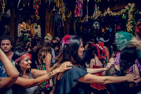 Conheça os bares de coquetelaria que promovem bailinhos de carnaval Estadão