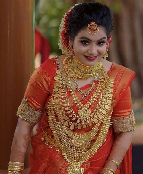Pin By Aswany Mohan On Bridal Blouse Design Hindu Bride Kerala Hindu Bride Bridal Blouse Designs