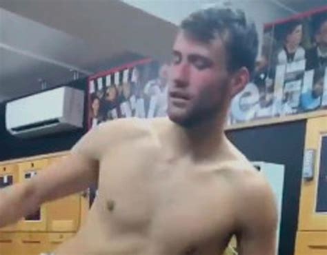 El Futbolista Marcus Bettinelli Desnudo Bailando Cromosomax
