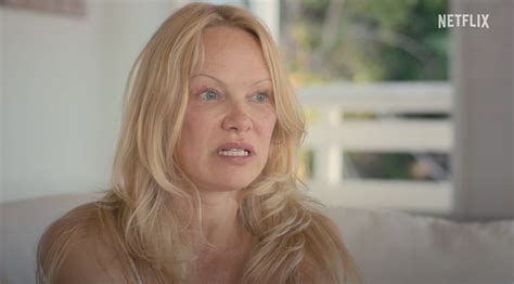 Pamela Anderson Shows Off Her Freckles In A No Makeup Selfie Elrisala