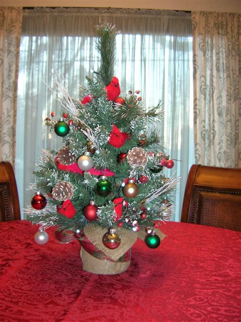 Artificial christmas trees are very convenient to use for holiday decorating, especially for those who are allergic, but they must be shaped and fluffed every year to give them a more natural and realistic look. Maison Newton: My Cardinal Christmas Tree!