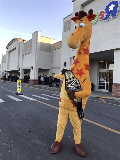 Toys R Us Geoffrey The Giraffe Official Mascot Costume Extremely Rare