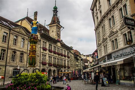 The romans established a trading colony here in the first century bc, and by the middle ages, lausanne's cathedral was already important as a pilgrimage stop on the way of st. Lausanne (Suíça) - 3 Lugares para Conhecer em Lausanne ...