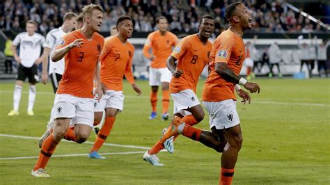 Veel spelers van deze gouden generatie namen afscheid van het spaanse elftal, waarvan spaans topscorer david villa, xabi alonso en xavi de prominentste waren. Geen verrassingen in voorlopige selectie Oranje | OnsOranje