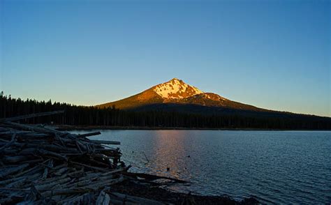 Mt Mcloughlin Stock Photos Pictures And Royalty Free Images Istock