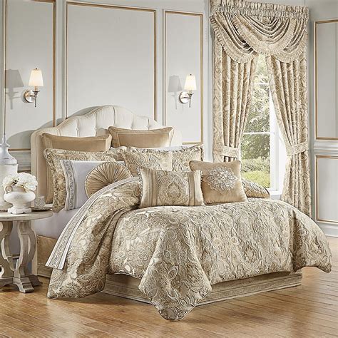 J Queen New York™ Sandstone Reversible Comforter Set In Beige Bed