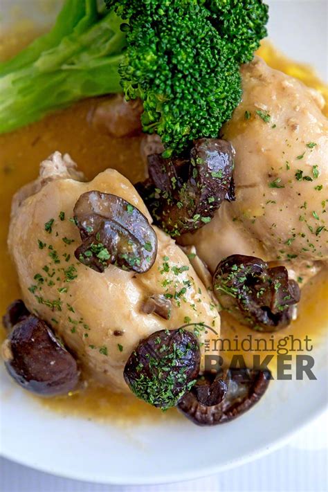 Slow cooker chicken with mushroom wine sauce. Slow Cooker Creamy Chicken & Mushrooms - The Midnight Baker
