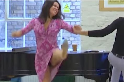 Susanna Reid Flashes Undies In Awkward Strictly Wardrobe Malfunction Daily Star