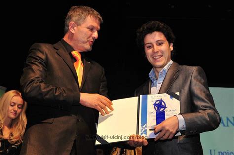 Predsednik je građanskog pokreta ujedinjena reformska akcija (ura), te potpredsednik vlade crne gore zadužen. Dritan Abazovic dobitnik priznanja "Siguran kompas" 2011 ...