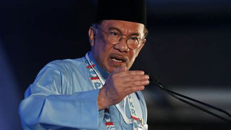 Malaysia Drops Sex Assault Probe Of Pm In Waiting Anwar The Guardian