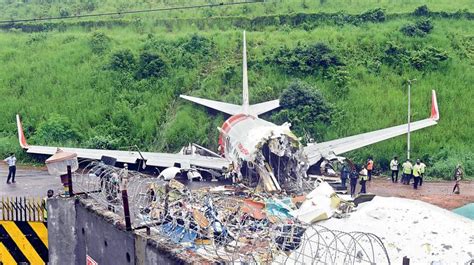 26 Kozhikode Plane Crash Volunteers Contract Covid 19 26 Kozhikode