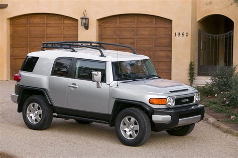 Toyota Fj Cruiser Adds Safety Features And New Colors For 2009