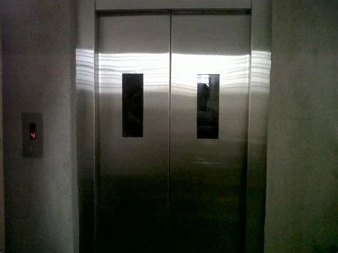 Center Opening Auto Lift Door Lift Doors लिफ्ट का दरवाज़ा In Vijaya