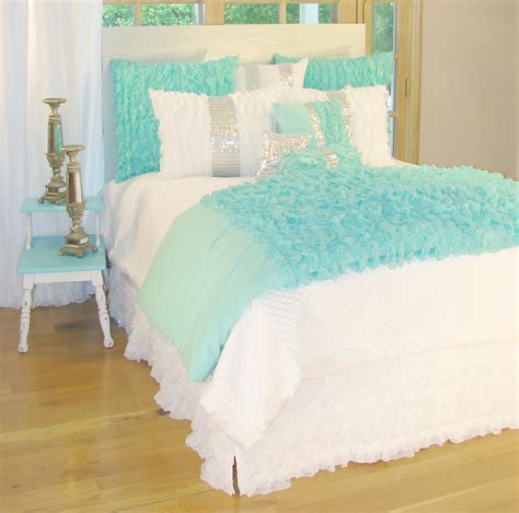 Choose king or queen comforter sets for your master room, or buy a twin or full turquoise bedding set for your teen. Bedroom: Over 60 Breathtaking Turquoise Comforter Design ...