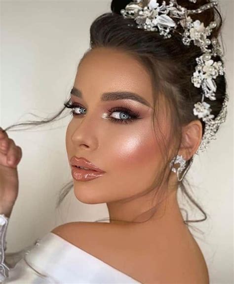 10 Classy Bridal Makeup Looks For The Minimalist Bride In 2021 Bridal