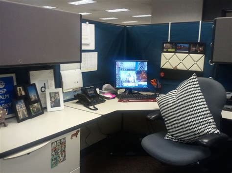 This is your chance to get everyone in the office involved, regardless of religion. 20 Cubicle Decor Ideas to Make Your Office Style Work as ...