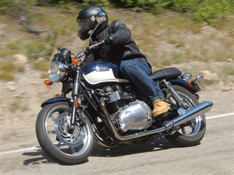 Can't believe triumph don't make one for my bonneville. Extreme Machines.: Triumph Bonneville SE and Ducati GT ...