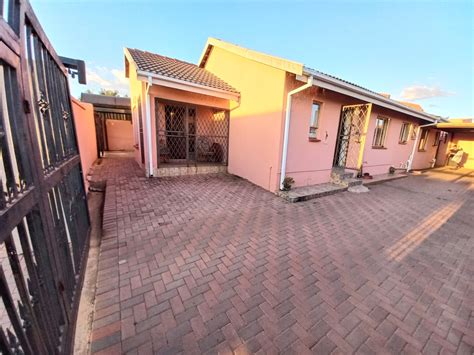 4 Bedroom House For Sale In Vosloorus Ext 5 Remax™ Of Southern Africa