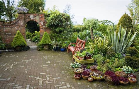Although red bricks are common, sand lime bricks are also very common for those who want a more muted and natural patio. 12 Great Brick Patio Designs