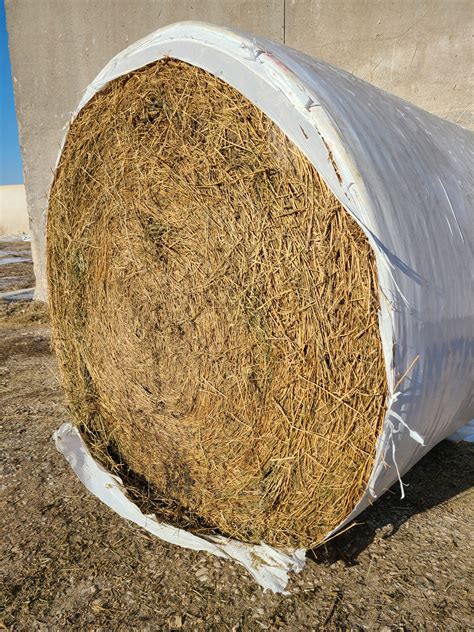 1st Cut Alfalfa Mix Hay In 4x5 Round Bales Line Wrapped