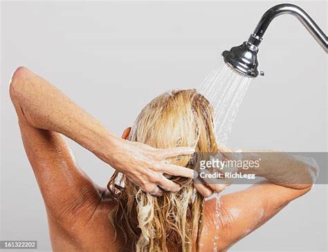 Older Woman Washing Hair Photos Et Images De Collection Getty Images