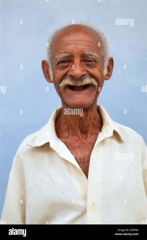 Anciano Sin Dientes Fotografías E Imágenes De Alta Resolución Alamy