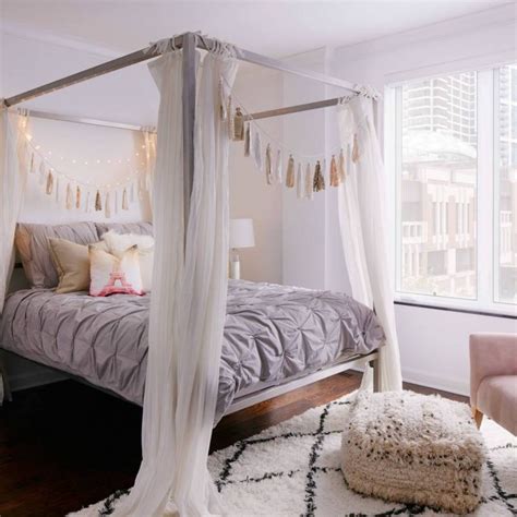 Romantic Bohemian Bedroom With Canopy Bed Bohemian Chic Bedroom
