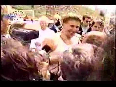 The ukrainian pole vaulter sergey bubka was virtually unknown before he won the 1983 world championship at just 19. World Record Pole Vault - YouTube